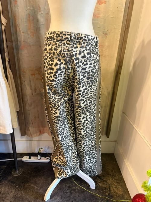 Contrast Line Detail Leopard  Print Jeans