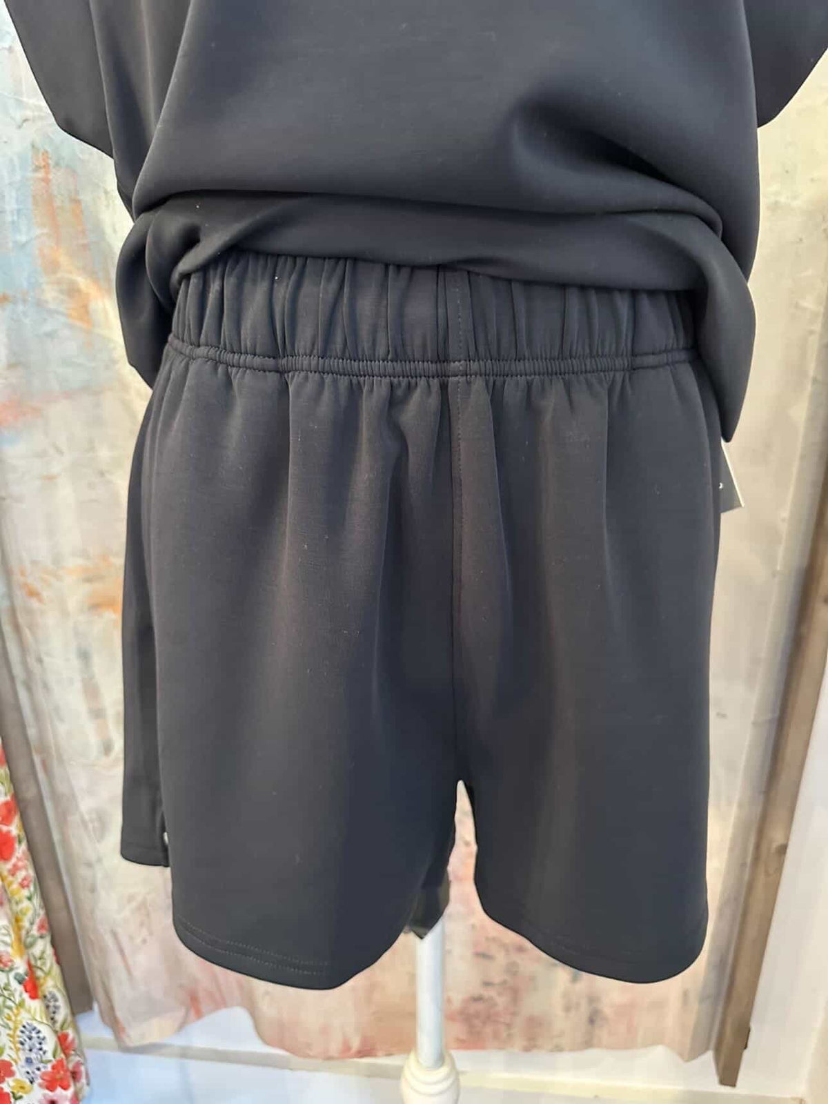 Elastic Waist Pocket Shorts__