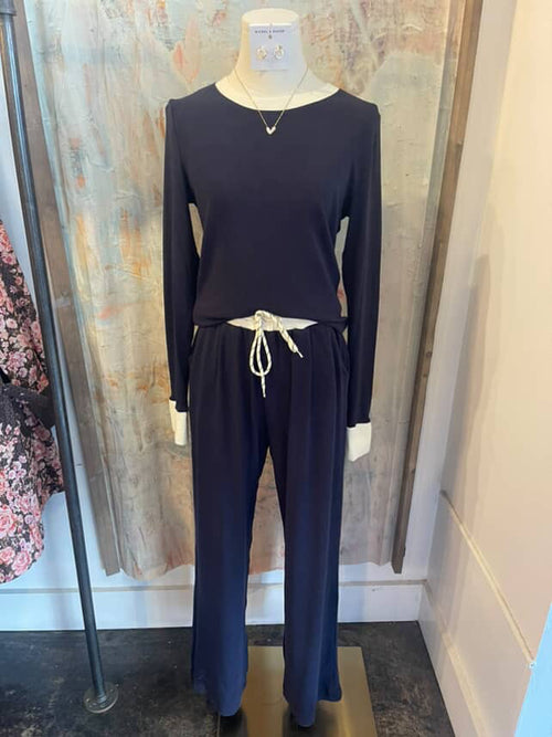 Long Sleeve Top with Contrast Collar