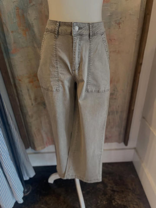 Front Pocket Crop Straight Pants