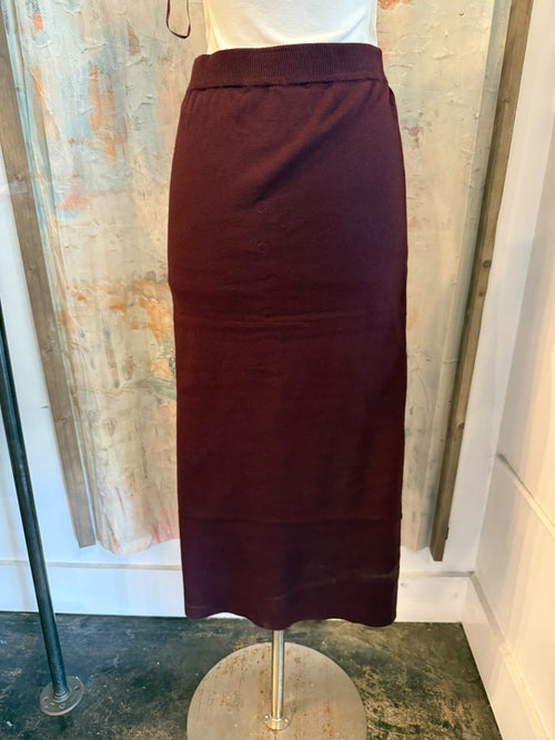 Fitted Knit Burgundy Skirt