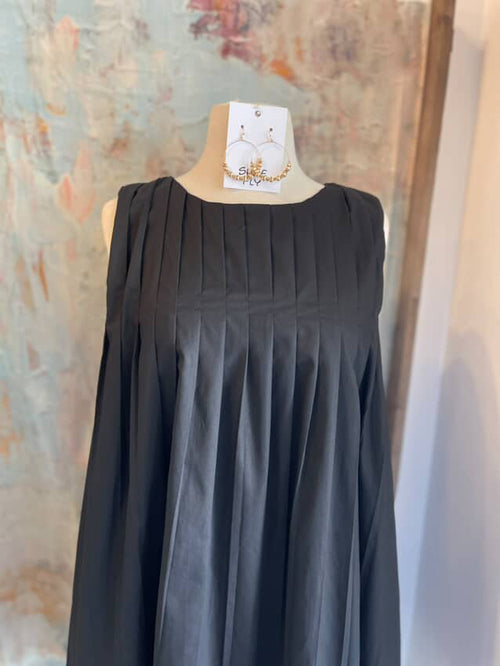 Pleated Detail Sleeveless Dress