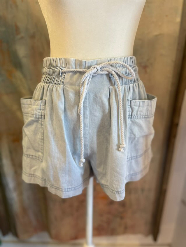 Elastic Band Tie Front Pocket Shorts