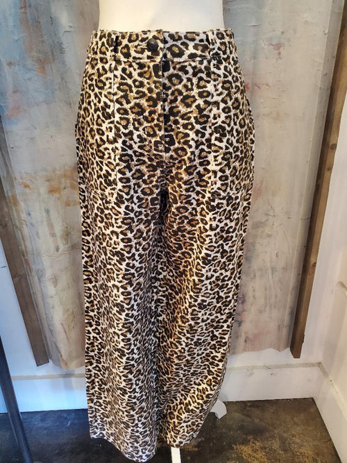 Two Pocket Leopard Print Pants