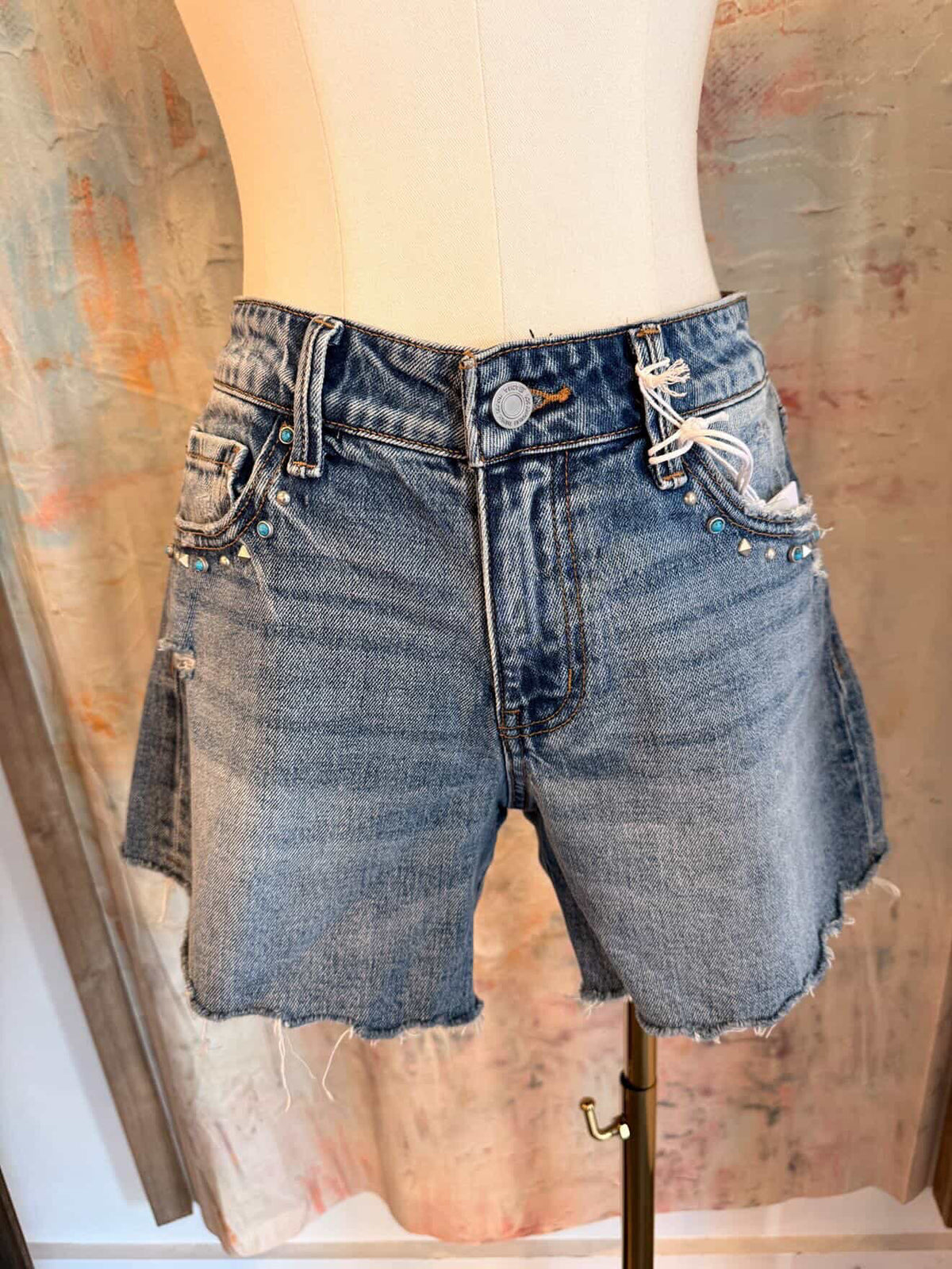 Mid Rise Stud Pocket Detail Denim Shorts