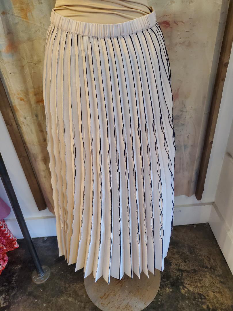 Elastic Waist Pleat Midi Skirt