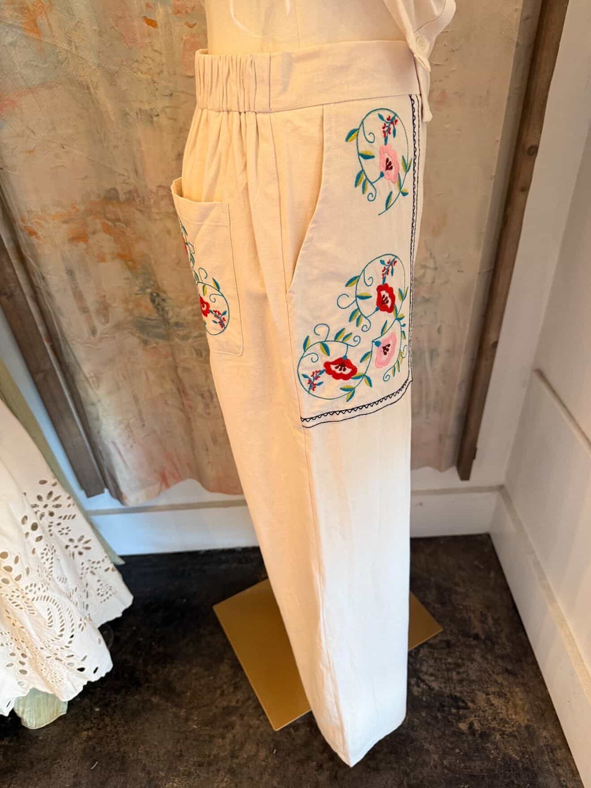 Embroidery Pocket Detail Pants with Lining