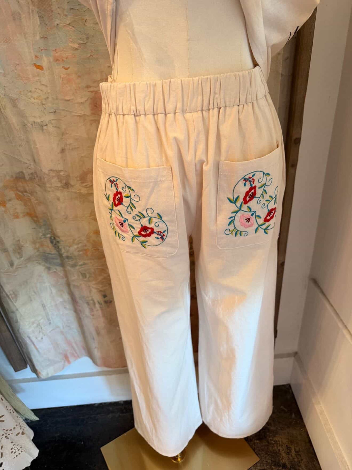 Embroidery Pocket Detail Pants with Lining